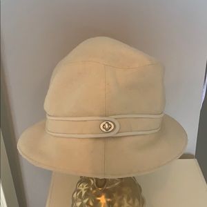 White coach bucket hat- never been worn
